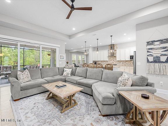 3rd image of 517 GLENNEYRE Circle