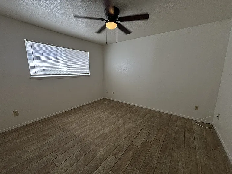 1956 Darrah St #6 — Photo 9