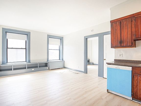 4th image of 140 Chestnut St APT 516