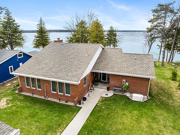 3rd image of 516 W Shoreview Ln