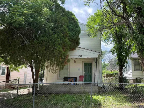 1519 SW Washburn Ave, Topeka, KS 66604