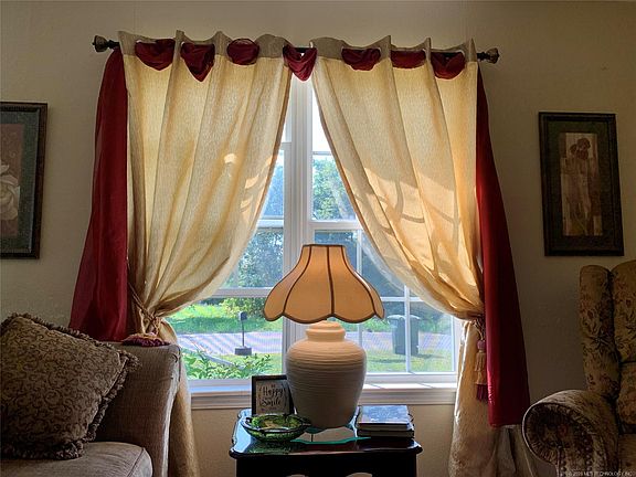 5th image of 603 E Overton St