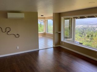 1648 NE Terrace Dr, Grants Pass, OR 97526