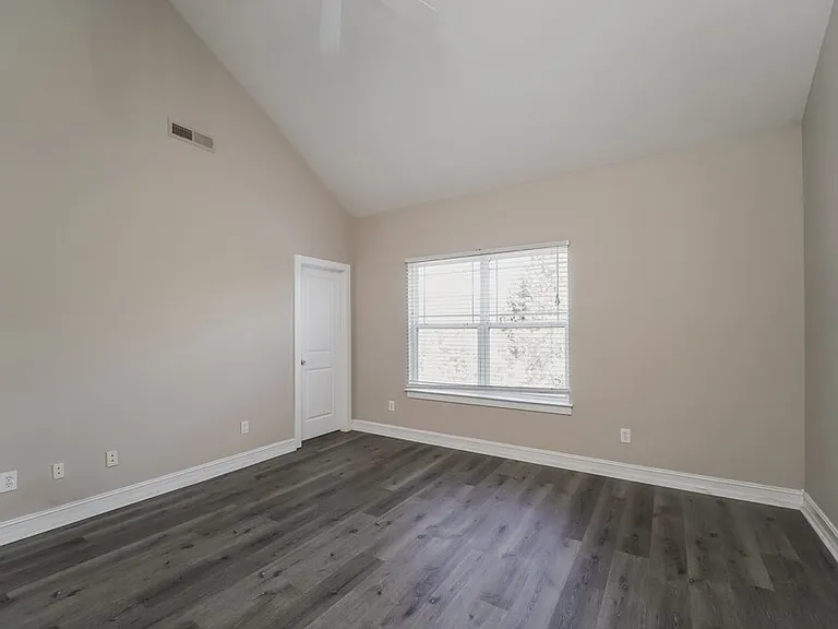 8607 Castle Cliff Dr — Photo 5
