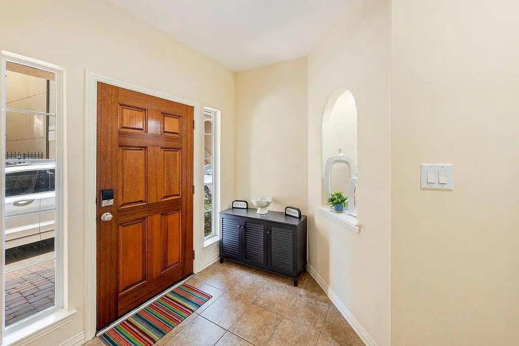 3 bed, 2.5 bath, 2646 sqft, $2,600 — Photo 4
