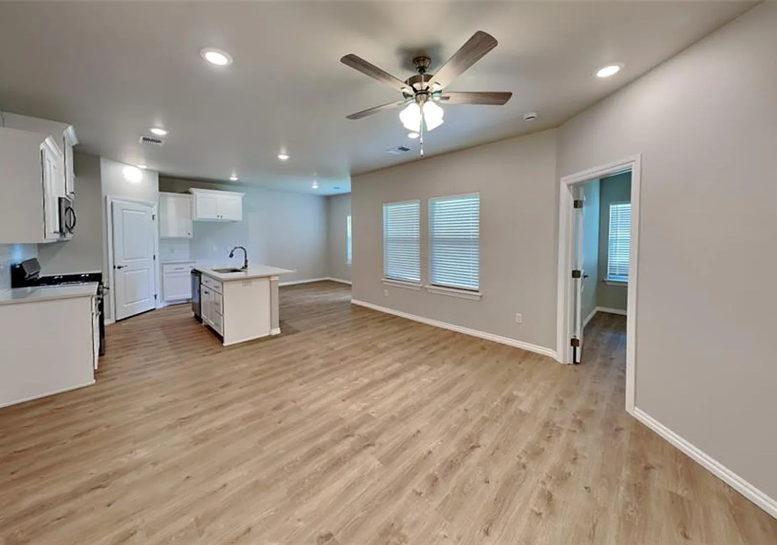 Luxury 2 Bedroom 2 Bathroom Cottage In A 55+ Gated Community (Lawn Care Included) — Photo 4