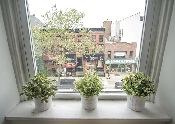 Rented by Vespa Properties Group | media 7