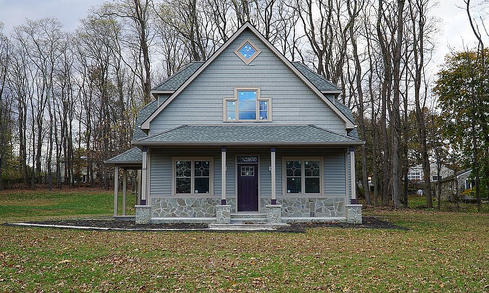 1st image of 10 Briarwood Ln