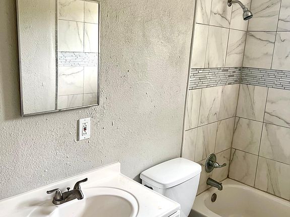5th image of 324 Altitude Dr APT 13