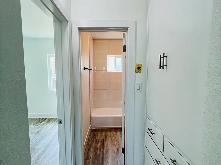 425 Grand Ave — Photo 14