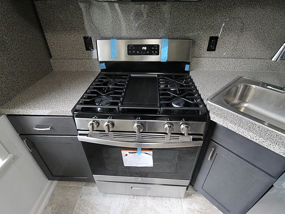 3rd image of 515 Park Pl #2A