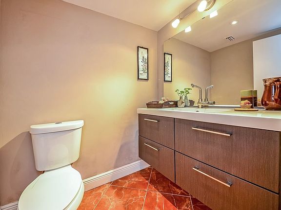 4th image of 900 Bay Dr APT 419