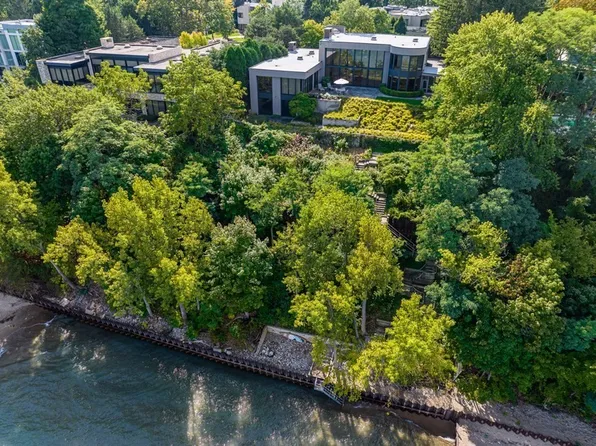 325 Shoreline Ct, Glencoe, IL 60022