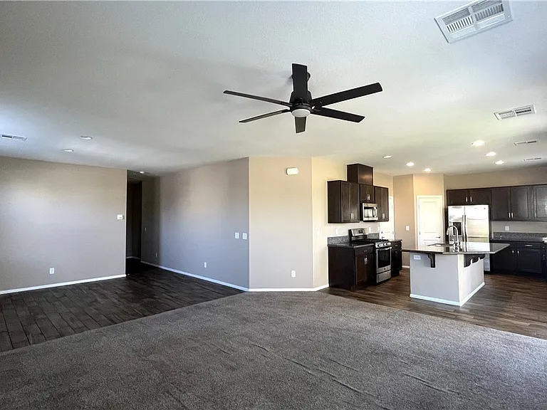 1816 Luxor Lights Ave — Photo 2