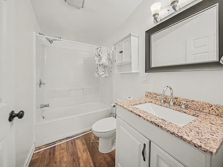 300 E Argyle St — Photo 12