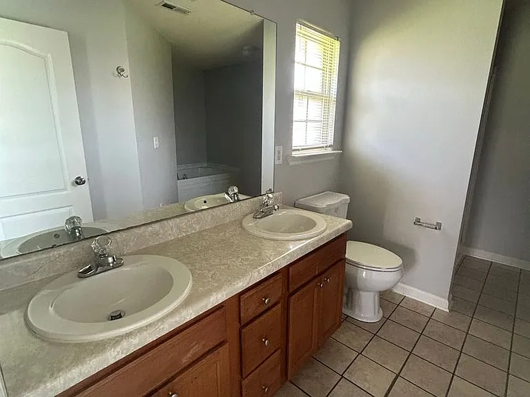 114 Amsterdam Pl — Photo 22