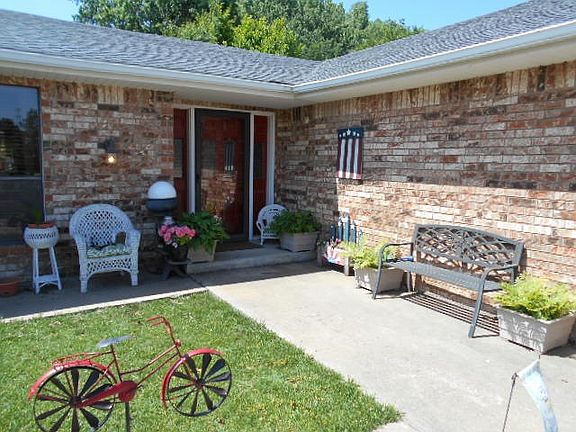 2nd image of 2211 Briarwood Dr