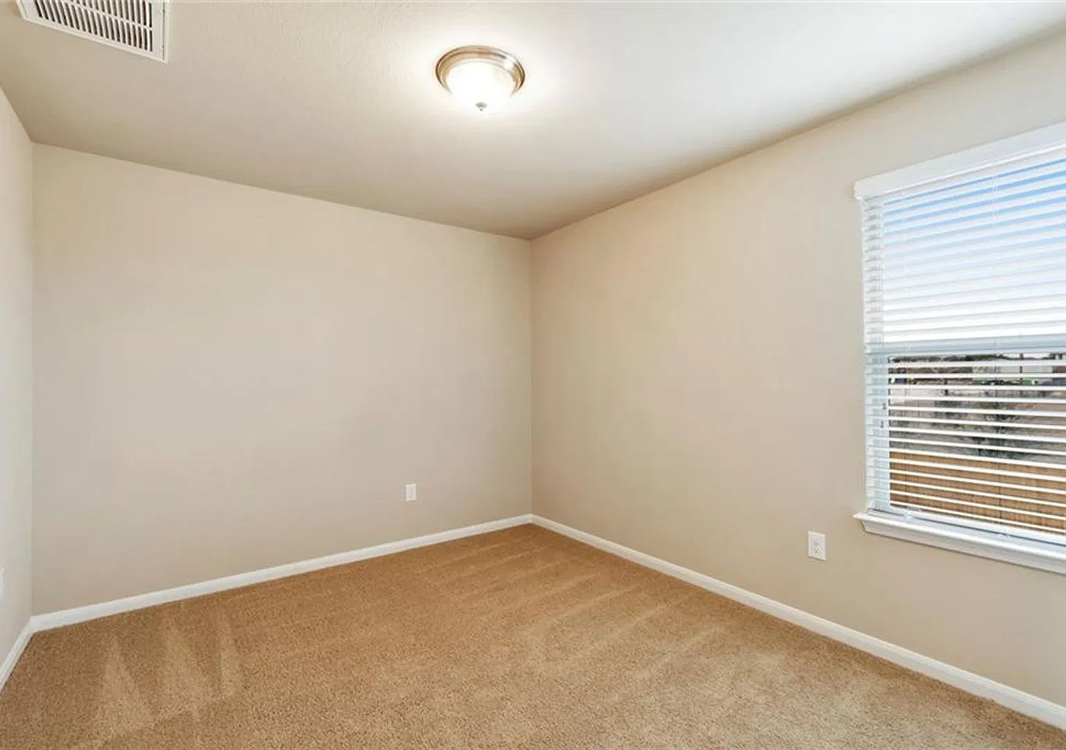 For Lease — Photo 3
