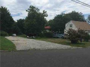 9 Northmoor St, Milford, CT 06460