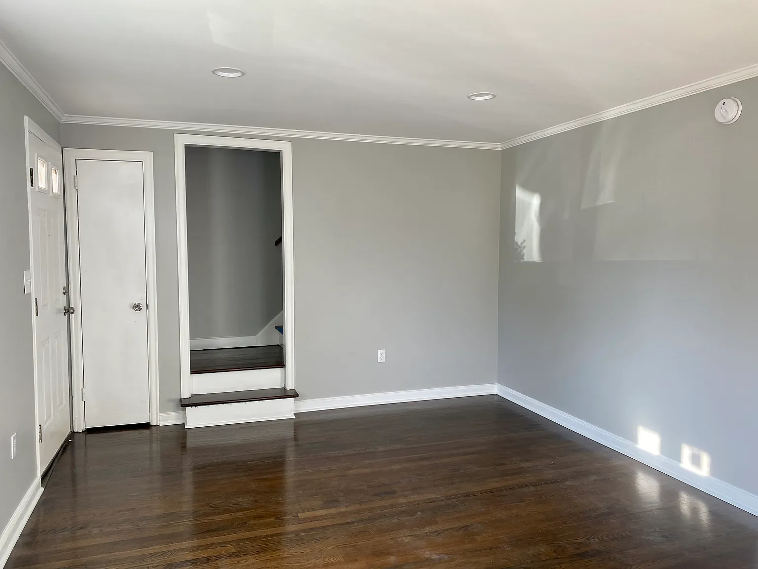 2 bed, 1000 sqft, $2,400 — Photo 2