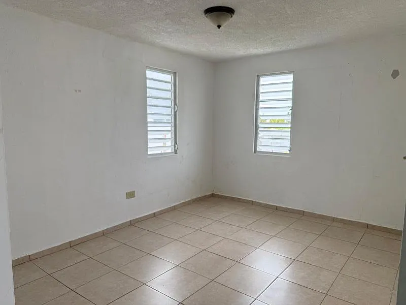2 bed, 1.0 bath, 598 sqft, $900 — Photo 4