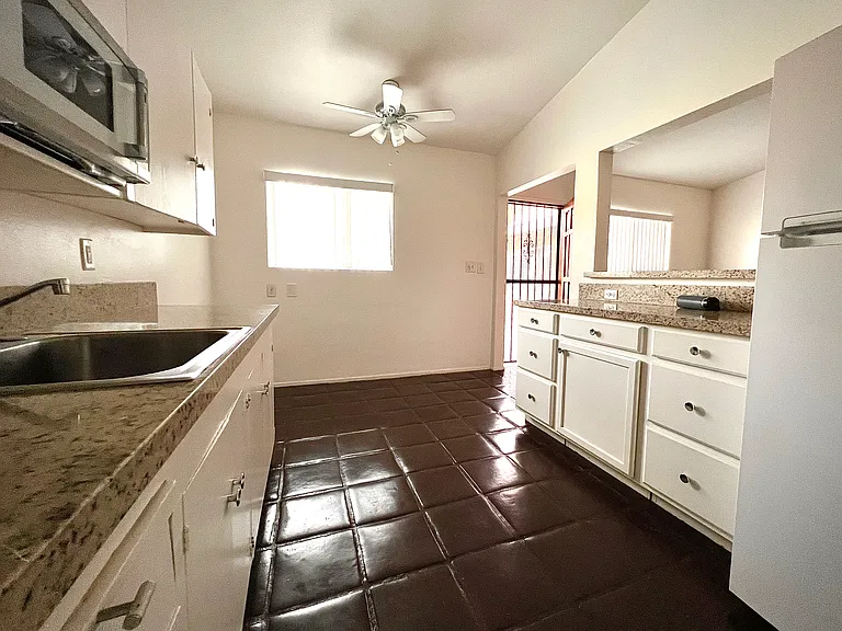 561 S Highland Dr #2 — Photo 7