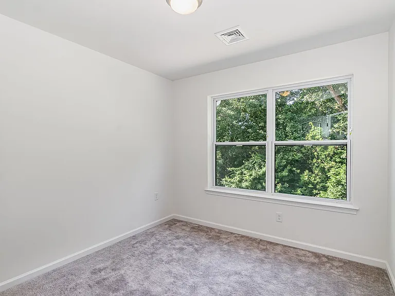 158 High Pointe Dr — Photo 20