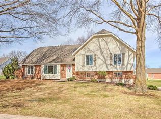 9718 Betsy Ross Ct, Liberty, MO 64068