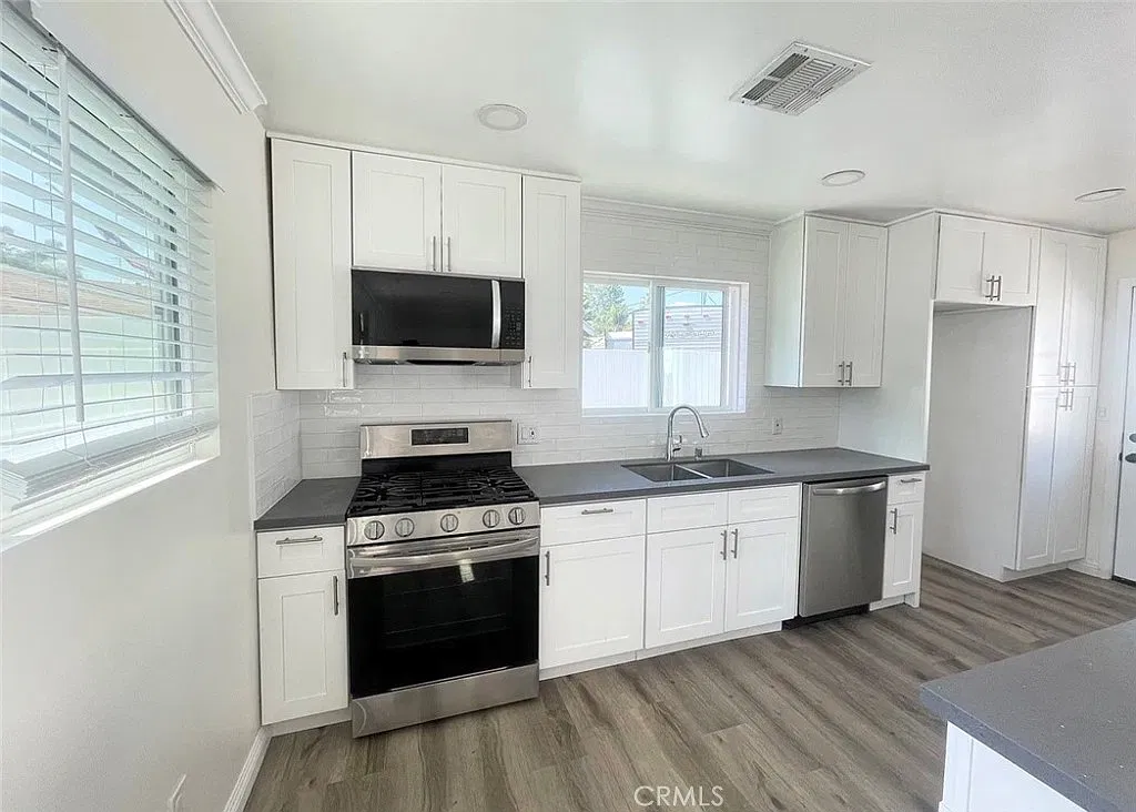 3 bed, 1372 sqft, $4,900 — Photo 3