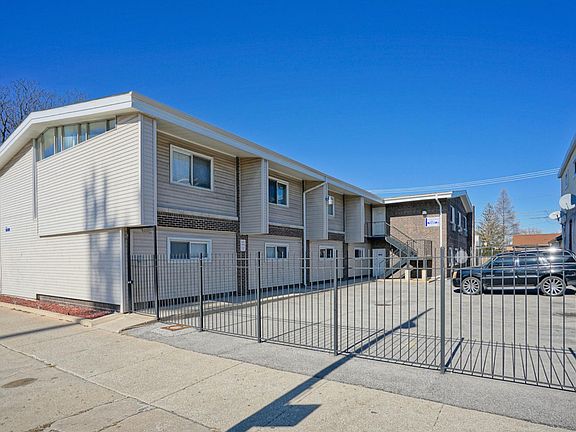 2nd image of 5858 W Fullerton Ave APT 204