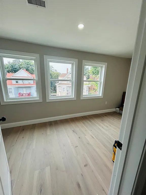 4 bed, 2.0 bath, 1200 sqft, $4,350 — Photo 3