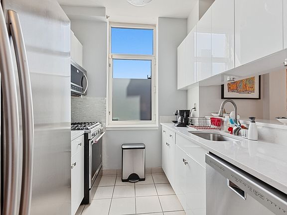 3rd image of 1760 2nd Ave Suite 7C