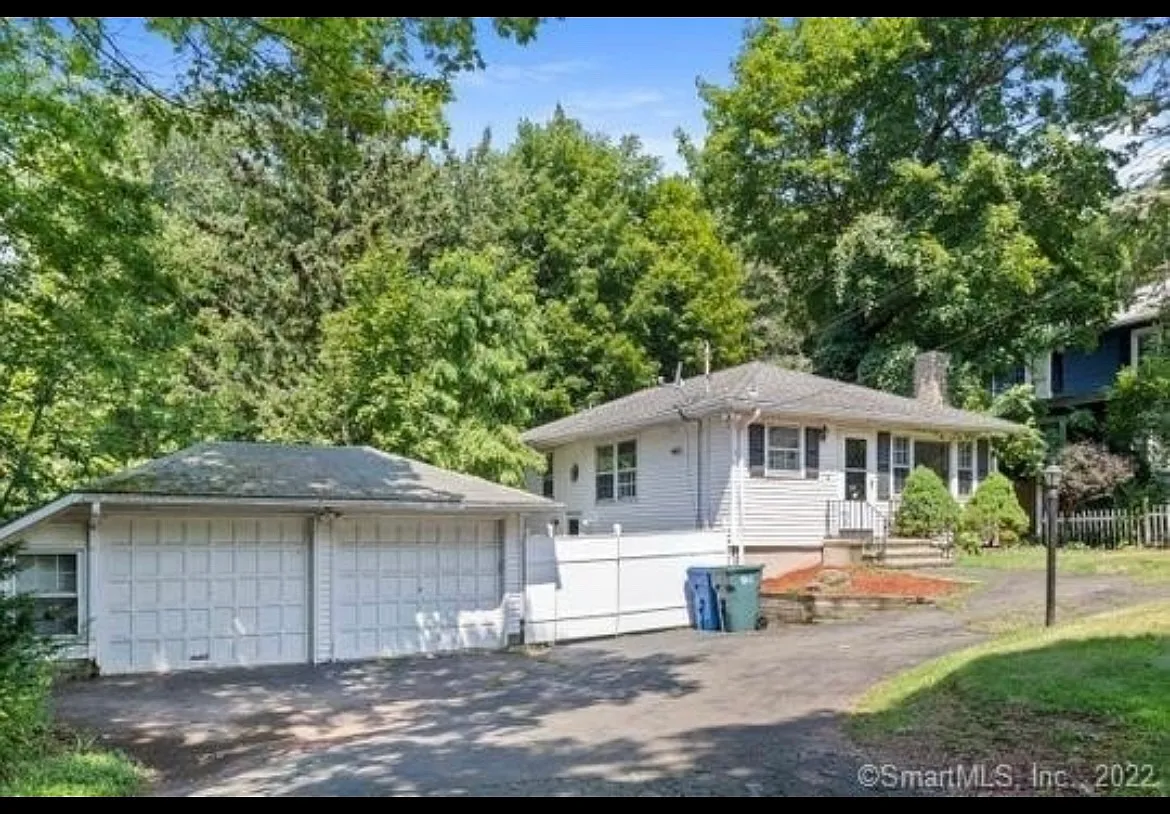 126 Linden Avenue — Photo 2