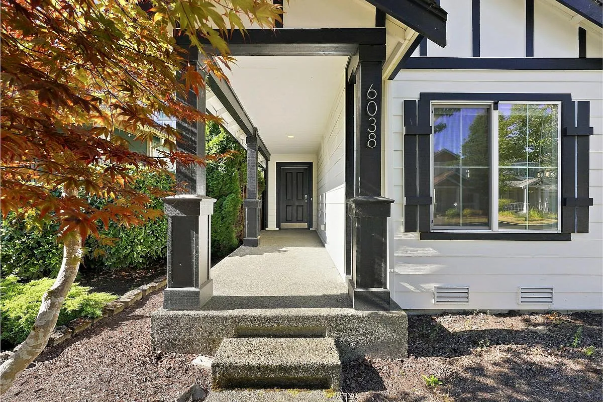 5 bed, 2490 sqft, $3,295 — Photo 3
