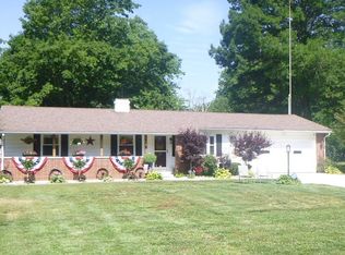 16 Edgewood Ln S, Centralia, IL 62801