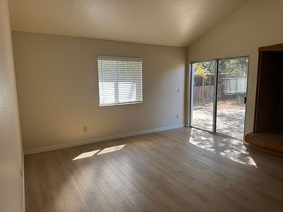 Spacious Living Room with High Ceilings Picture #1