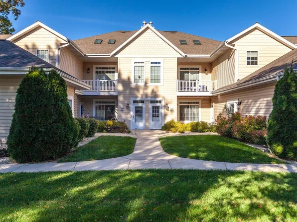 W397N5881 Autumn Woods DRIVE, Oconomowoc, WI 53066