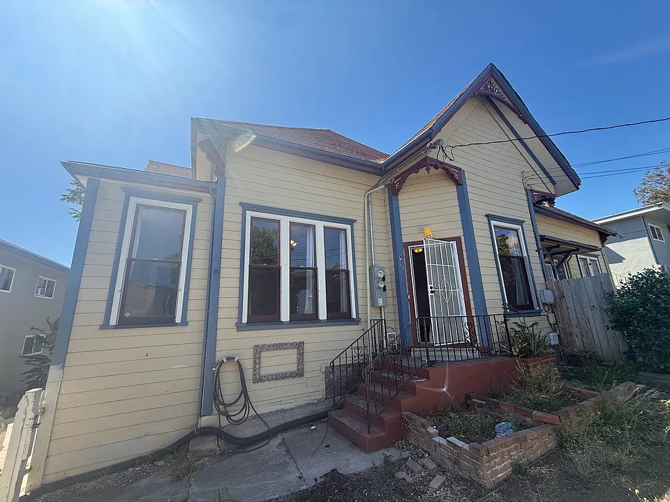 24 Foster St