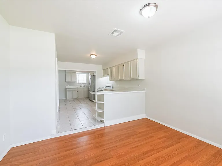 5514 Vickita Dr — Photo 24