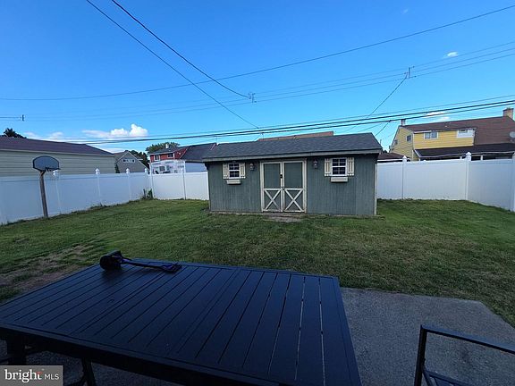 2nd image of 2863 Nautilus Rd