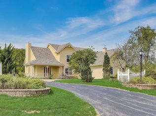 412 Morrissey Dr, North Prairie, WI 53153