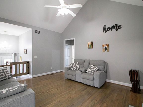 5th image of 184 Walnut St