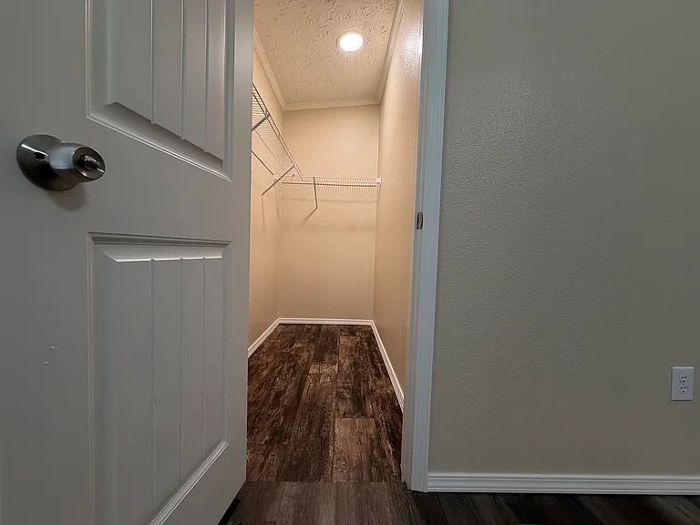 709 N Collins Fwy #213 — Photo 4