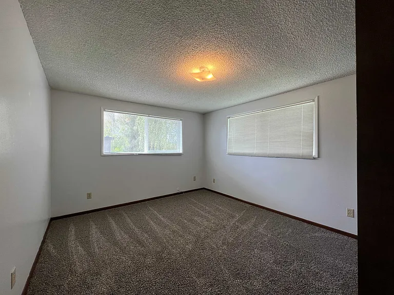 1148 10th Ave — Photo 31