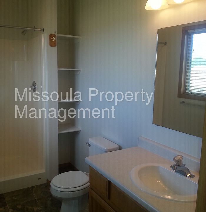 2nd image of 555 River Rd