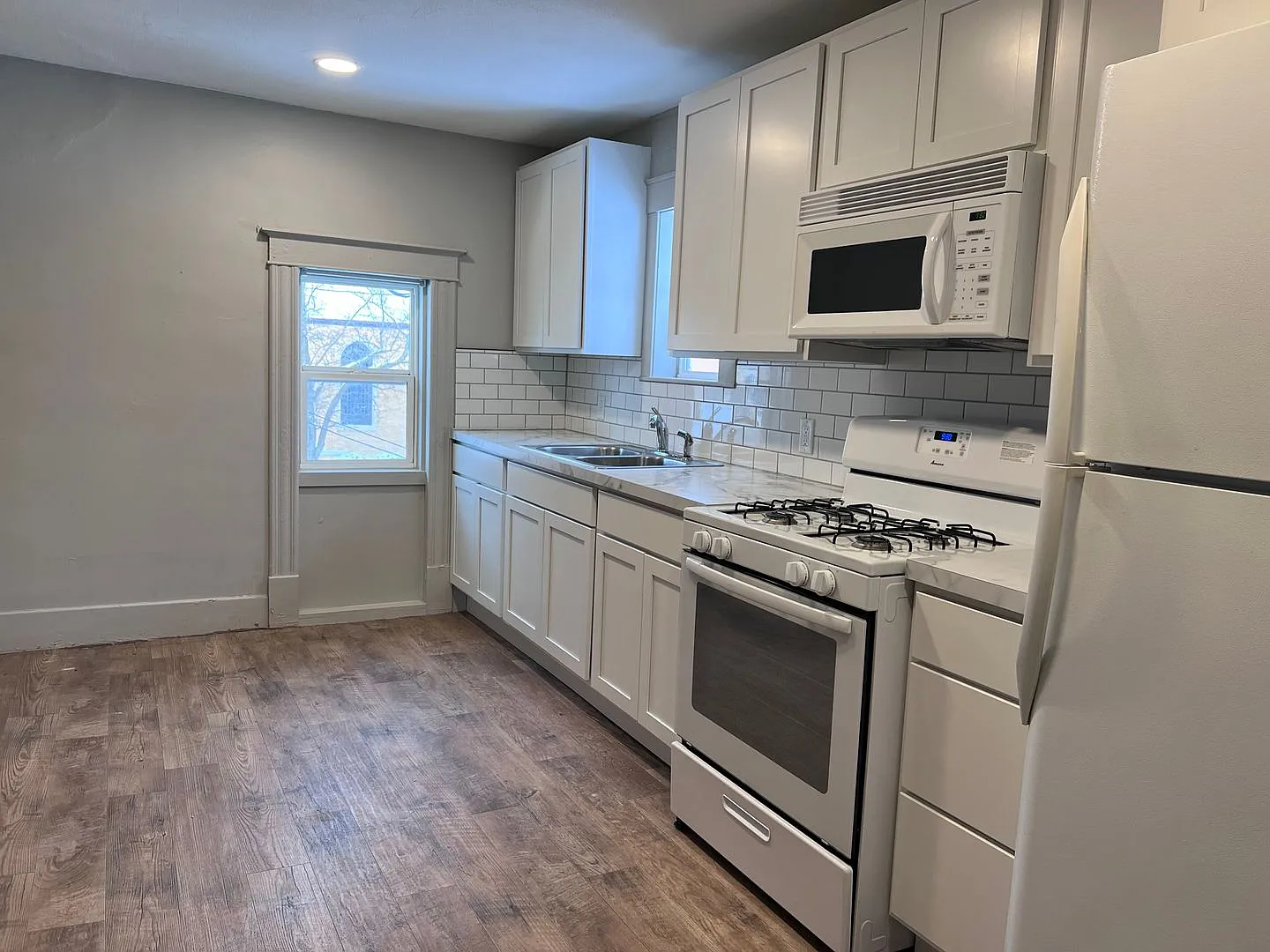 01339 - Van Buren 3361 — Photo 3