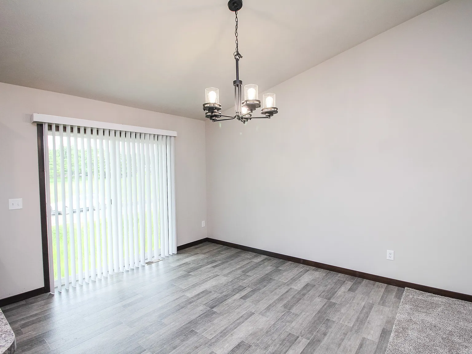 3 bed, 1400 sqft, $1,625 — Photo 4