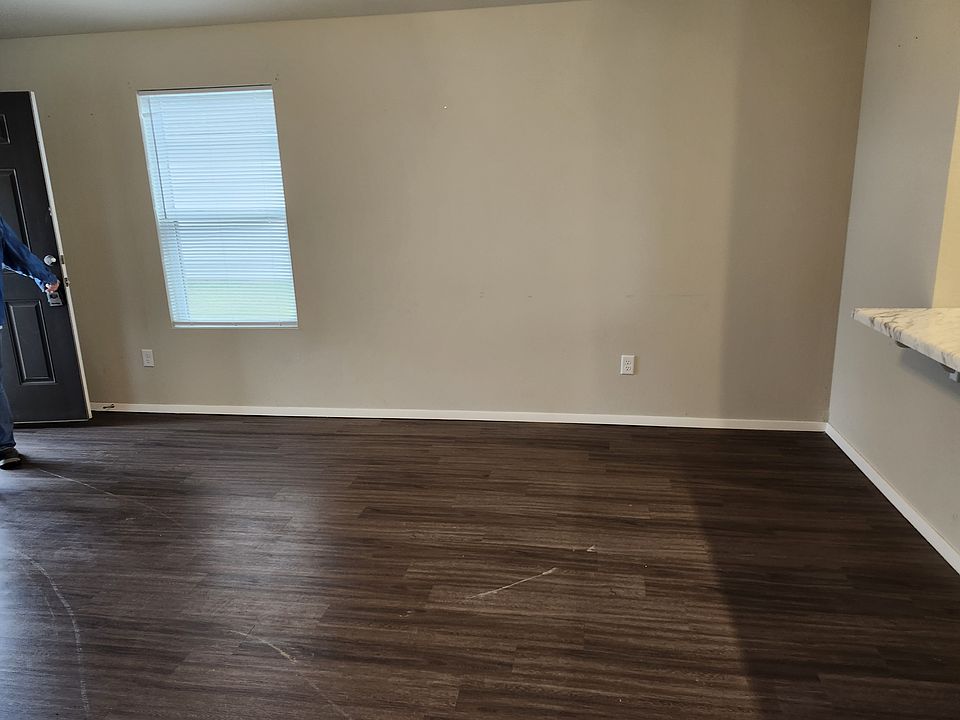 2nd image of 1505 Corsac St