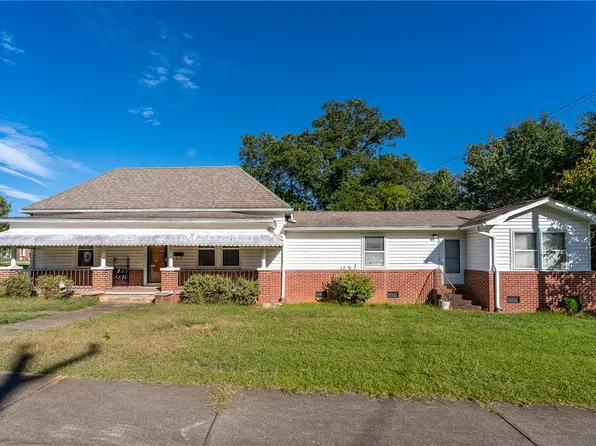 303 Pine St, Seneca, SC 29678