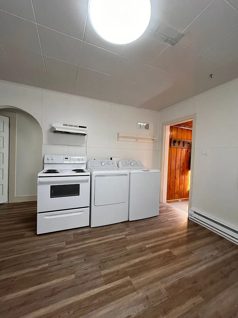 2 bedroom 1 bath house with fenced yard — Photo 3